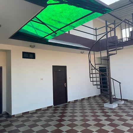 רומינדיי Hotel The Holy Birth מראה חיצוני תמונה